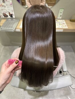 髪質改善！話題の酸性ストレートが人気☆広がらず、まとまりやすいスタイルに♪