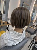 丸みシルエットの上品ショートボブ
