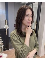 ハーツオオサカ(HE:ARTS OSAKA) センターパートがかわいい大人ミディアムレイヤー
