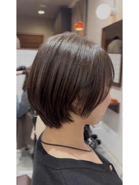 ルックアット(Look at) 丸型ミルクティーブロンドワンホンレイヤー卵型