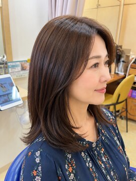 ヘアースタジオフォルム 髪質改善カラー、外はねミディアム