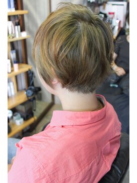 オーバーキャプテンネイキッド(OVER CAPTAIN NAKED) 直毛の方でも立体的に♪ディスコネショート×デザインカラー