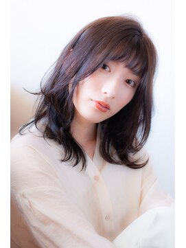 エルフォ(elfo) 【elfo】柔らかシルエットのミディアムレイヤースタイル