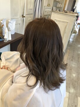 ハグエヴェック(HUG AVEC) アッシュベージュカラー