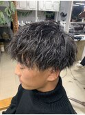 刈り上げマッシュにソフトツイストでおしゃれに！