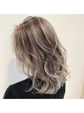 カルラ(Karra) アッシュブラウンハイライト