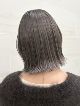 ピークアブー 銀座中央通り(PEEK-A-BOO) 赤みを抑えた、落ち着きのある大人カラー/