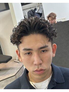イーラ アメ村店(era) サーフバック　ツイストスパイラル眉カットメンズパーマ