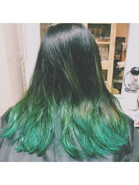 キミ(kimi) 【kimi】ウェーブロング×エメラルドグリーン