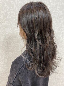 ラブニール ハトル(L'avenir Hathor) さりげないけど印象的!細いハイライト