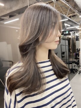 フォンズ(FONS) 小顔見せ韓国ヘア 流れる顔まわり くびれヘア ショコラベージュ