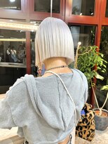 ヲタク(wotaku.)&nbsp;ホワイトヘアーブロンドハイトーンダブルカラーケアブリーチボブ