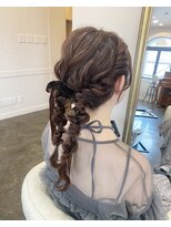 シャンティー(Chantilly) お呼ばれヘアアレンジ　ツイン編みおろし
