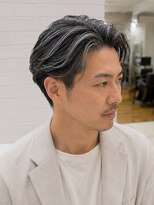 オラ ボーテ(Aura Beaute)&nbsp;白髪ぼかしハイライト センターパート ツーブロック ビジネス