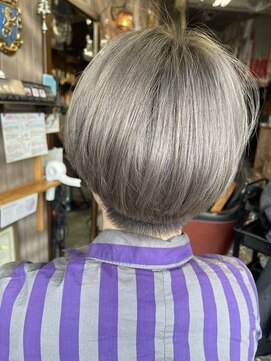 オーバーキャプテンネイキッド(OVER CAPTAIN NAKED) マッシュショート！グレージュカラー