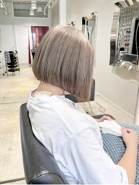 バズ ヘアーメイク(buzz Hair make) プツンと切りっぱなしボブ&ハイトーンベージュ