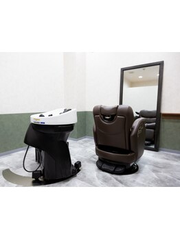 特別な癒され個室空間。シャンプーから最後の仕上げまで動かず、その場で施術してくれるのが大きな魅力◎