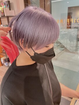 コワファーストナガサキシャンプーボーイ(COIFF1RST NAGASAKI SHAMPOO BOY) ブリーチ2回 ペールラベンダー