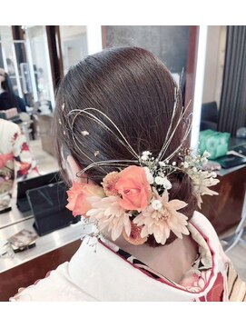 ヘアーアンドメイク マニス(hair&make manis) 成人式着物着付けヘアセット 華やか花ピンクシニヨン