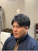 アップバングのショートスタイル。