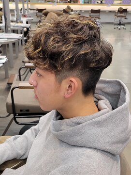 ロフト プロデュースドバイウシワカマル(loft produced by ushiwakamaru) 高め刈り上げ×スペインカール