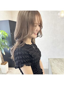 スターク(stark) ブラウンカラー/姫路カラー/レイヤー/顔まわりカット/姫路