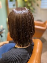 ルアナ(Luana)&nbsp;外ハネミディアムレイヤースタイル