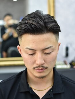 ホーミーズ(Homies)の写真/洗練されたフェードスタイルで、ビジネスシーンでも目を引く存在に！顔剃りでスッキリした印象に☆