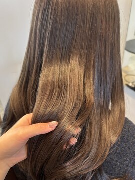 ケリーアン 太田(kelly.un) グレージュ / アッシュグレージュ / やわらかくみえるカラー