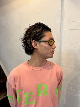ビーバイエイトジェンツ(Bee by EIGHT GENTS) 波巻きツイストスパイラル/リバースセンターパート/心斎橋