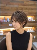 横顔まで綺麗に見える大人くびれショート