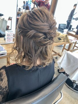 ヘアーメイク アディクト(HAIR MAKE addict) 綺麗めなハーフアップ hair make addict