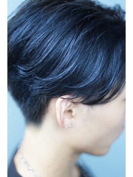 ニコフクオカヘアーメイク(NIKO Fukuoka Hair Make) 「NIKO」ブルーブラック前下がりショート