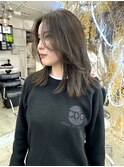 顔まわりレイヤー ミディアムレイヤー くすみカラー 前髪カット