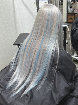 ヘアーグランデシーク(Hair Grande Seeek) ホワイトシルバー×ペールブルーメッシュ