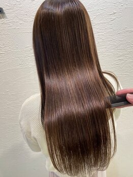 ドミーナドゥ(Domina deux)の写真/【圧倒的な絹髪へ】ダメージを抑える髪質改善で艶髪に◎うねり知らずの潤いストレートにリピーター続出★