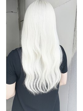 ヘアーアンドアトリエ マール(Hair&Atelier Marl) 【Marl】透明感あふれるホワイトロングカラー