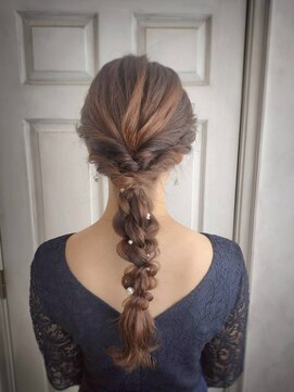 アロマ ヘアー ルーム 新宿3号店(AROMA hair room) 上品フィッシュボーンアレンジ×パールアクセ