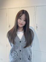 シダ(sida SAIIN)&nbsp;20代30代ストレートロングアッシュ