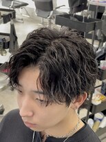 オーバル ジングウマエ(OVARL jingumae)&nbsp;緩めシャープ縦落ちツイストスパイラルパーマ