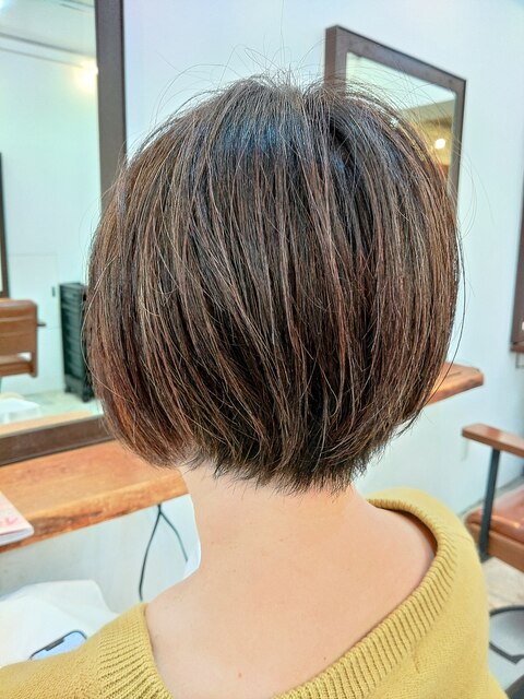 薄めヘアマニキュアで白髪ぼかしボブ【スタッフ】