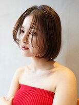 顔まわりレイヤーミニボブ切りっぱなしワイドバング