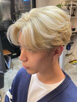 ジュンヌオム リンカラン(Jeune Homme LINGKARAN) ブロンドヘアー×センターパート