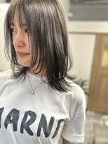 夏トレンド！大人レイヤー◎艶髪グレージュシルバー