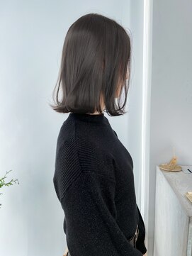 ヌード(nude) 【nude仲井】ブリーチなしアッシュグレー×切りっぱなしボブ