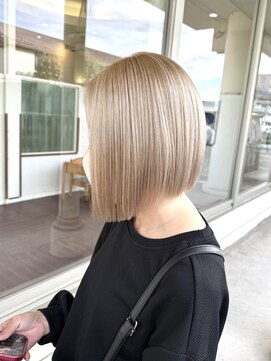 デュールイースト(Duul East) ミルクティーベージュ×切りっぱなしボブ