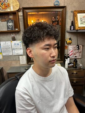アールズ ヘア(R's hair) MEN’S HAIR/サーフカール/刈り上げセンターパート/印西
