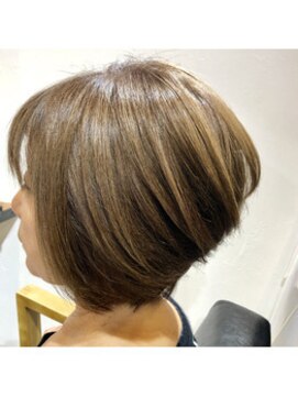 トンネルヘアー(Tunnel hair) マダムのショートレイヤー
