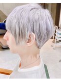 シルバーカラーマッシュウルフスリークショート　ブリーチカラー