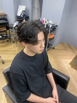 アレス バイ シカ 神戸三宮元町店(ALLES by Cica) 韓国ヘアカルマパーマセンターパート黒髪ウルフ